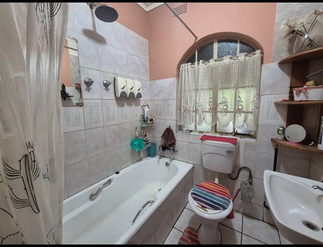 5 BEDROOM HOUSE FOR SALE IN FLORA GARDENS